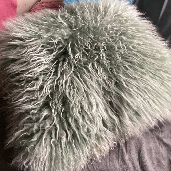 URBAN BARN SAGE GREEN LARGE SQUARE MONGOLIAN SHEEP FUR PILLOW - Picture 1 of 10